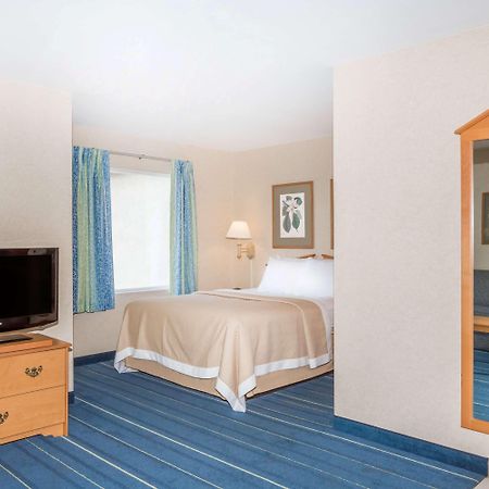 Days Inn & Suites By Wyndham Bridgeport - Clarksburg Dış mekan fotoğraf