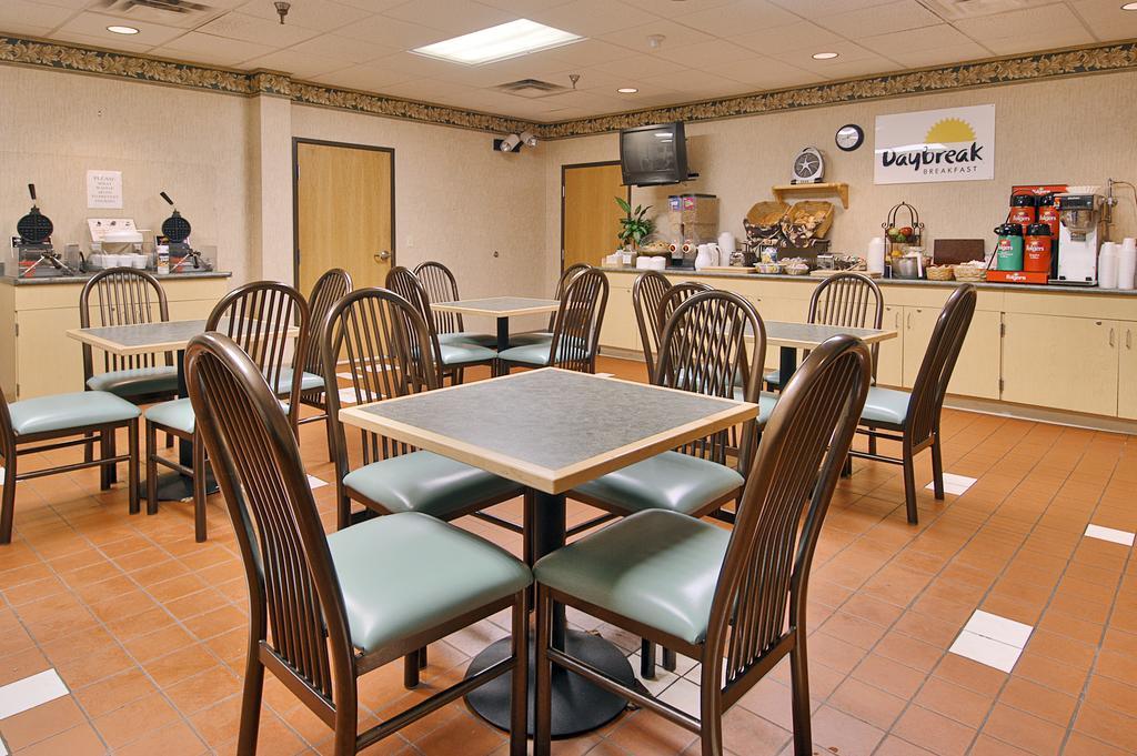Days Inn & Suites By Wyndham Bridgeport - Clarksburg Restoran fotoğraf