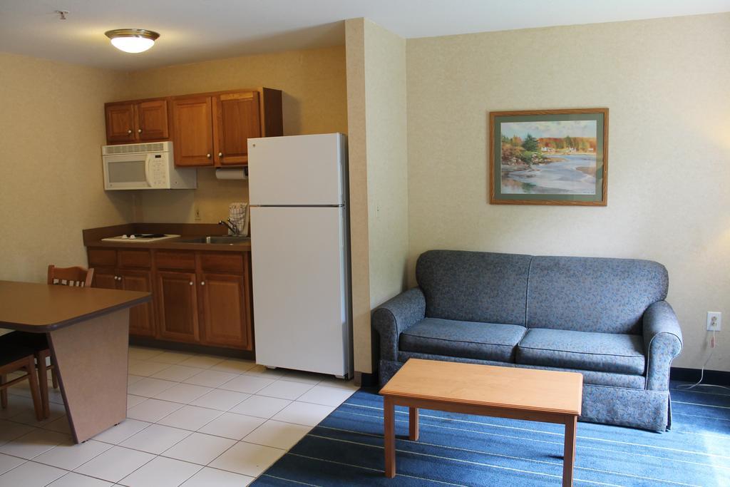 Days Inn & Suites By Wyndham Bridgeport - Clarksburg Oda fotoğraf