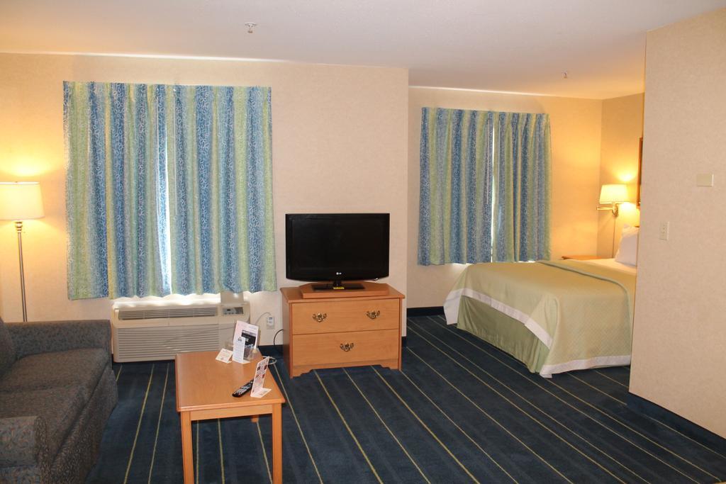Days Inn & Suites By Wyndham Bridgeport - Clarksburg Oda fotoğraf