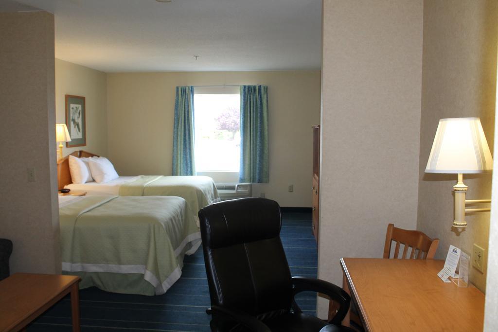 Days Inn & Suites By Wyndham Bridgeport - Clarksburg Oda fotoğraf