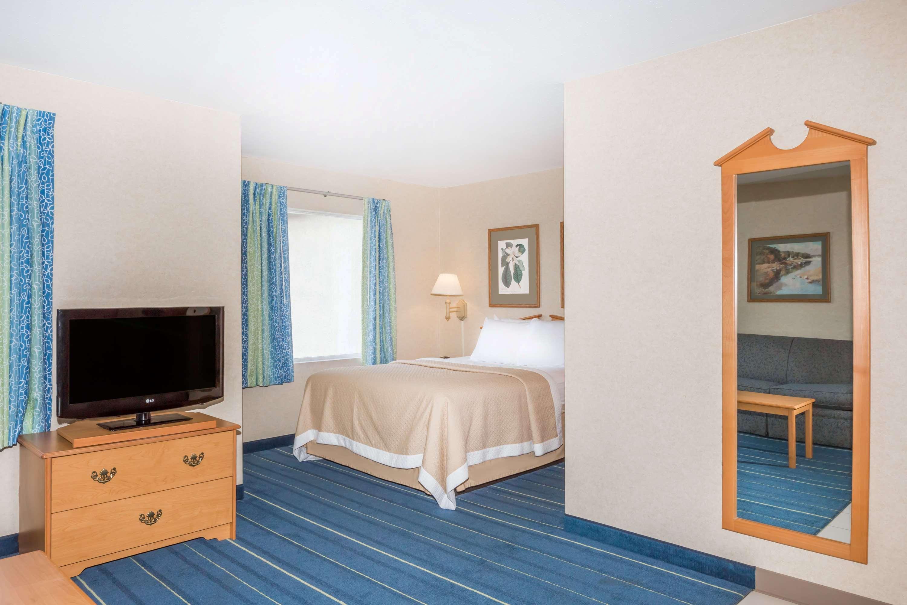 Days Inn & Suites By Wyndham Bridgeport - Clarksburg Dış mekan fotoğraf
