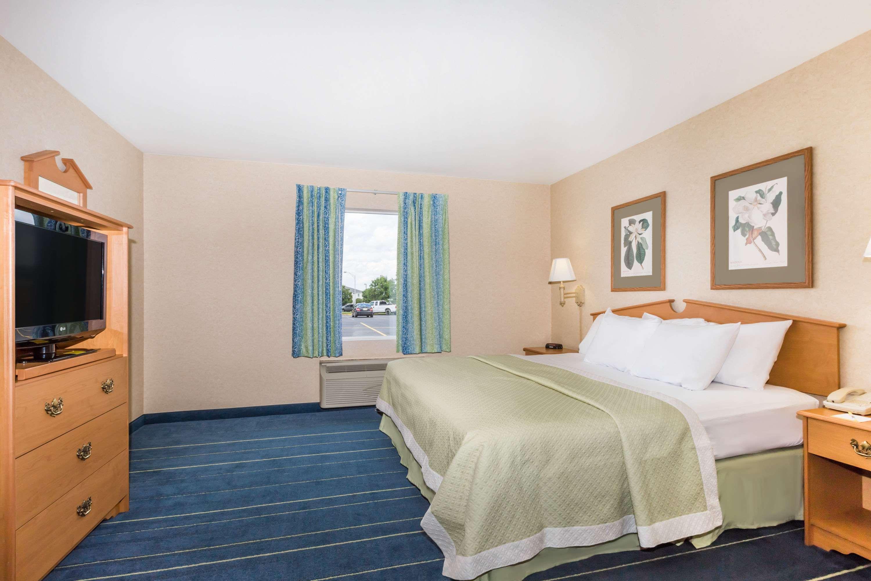 Days Inn & Suites By Wyndham Bridgeport - Clarksburg Dış mekan fotoğraf