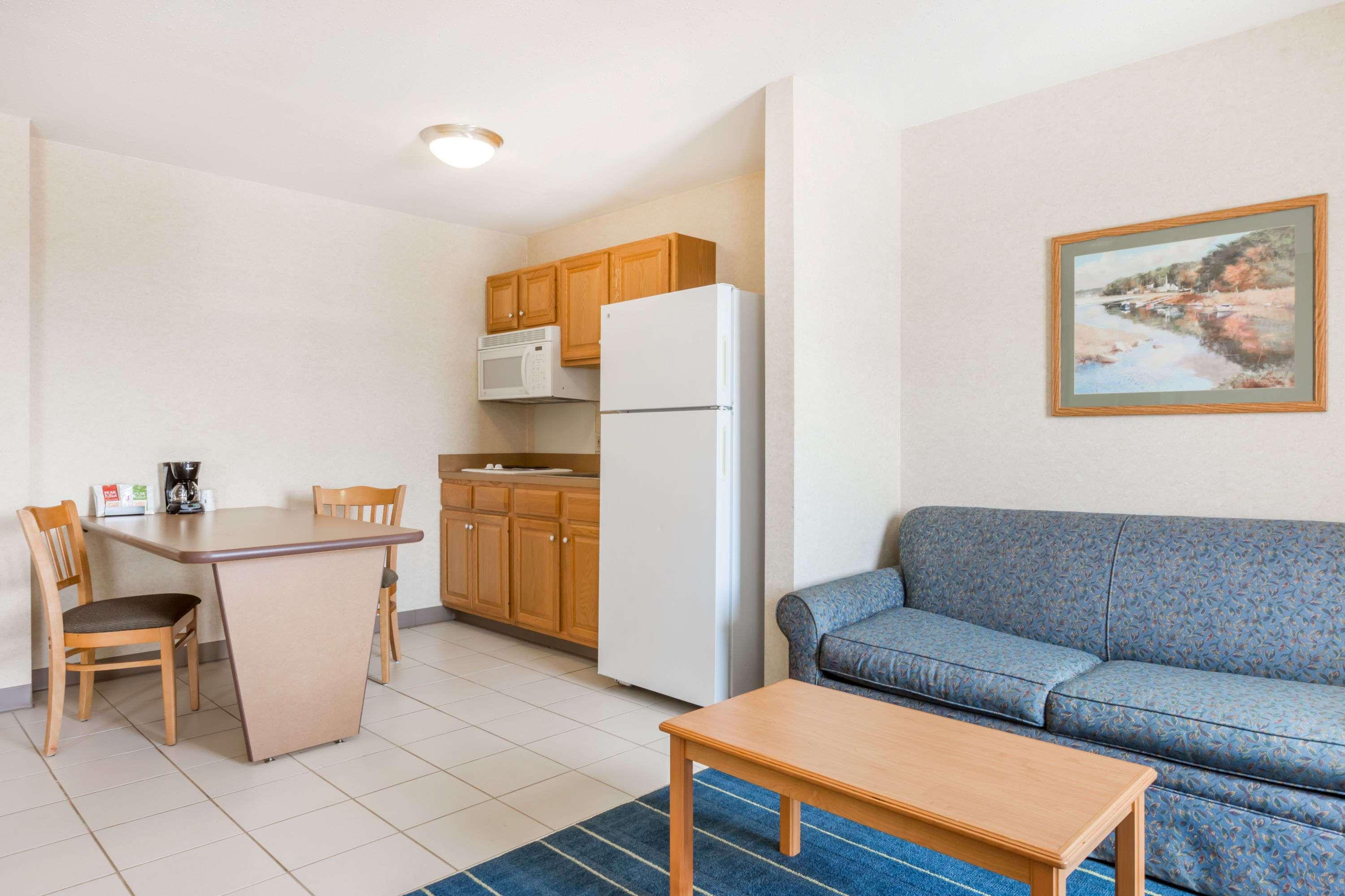 Days Inn & Suites By Wyndham Bridgeport - Clarksburg Dış mekan fotoğraf