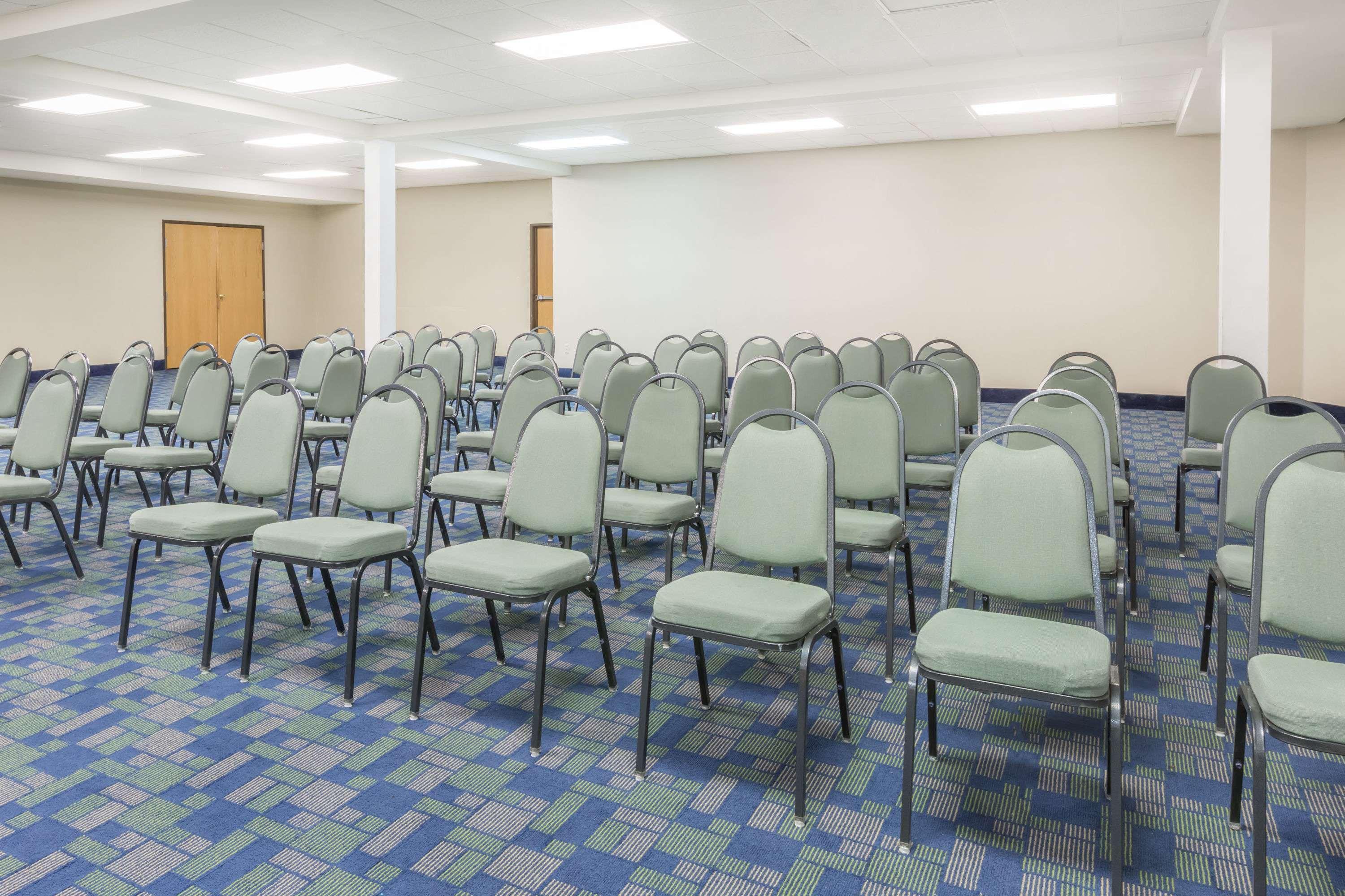 Days Inn & Suites By Wyndham Bridgeport - Clarksburg Dış mekan fotoğraf
