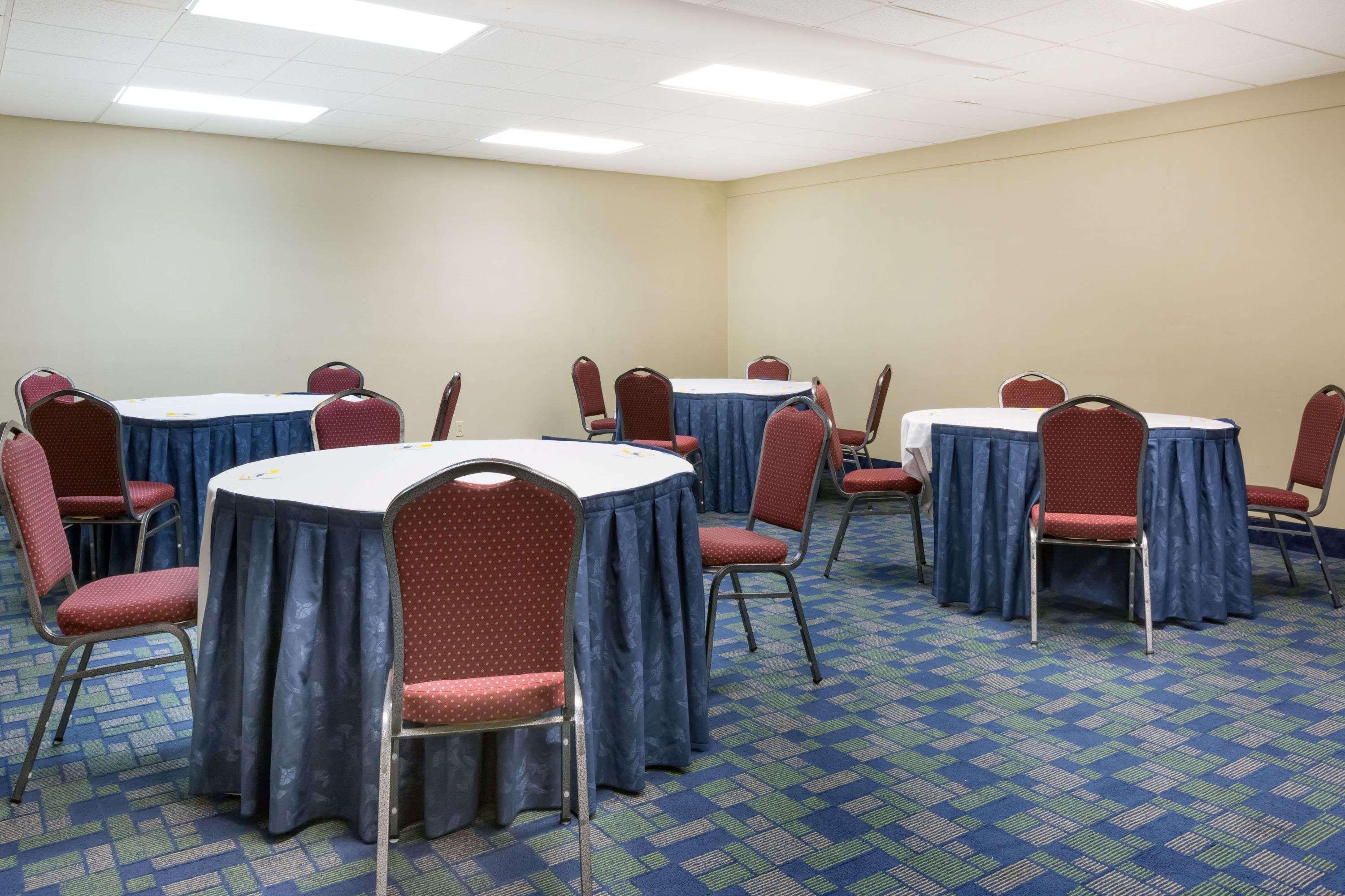 Days Inn & Suites By Wyndham Bridgeport - Clarksburg Dış mekan fotoğraf
