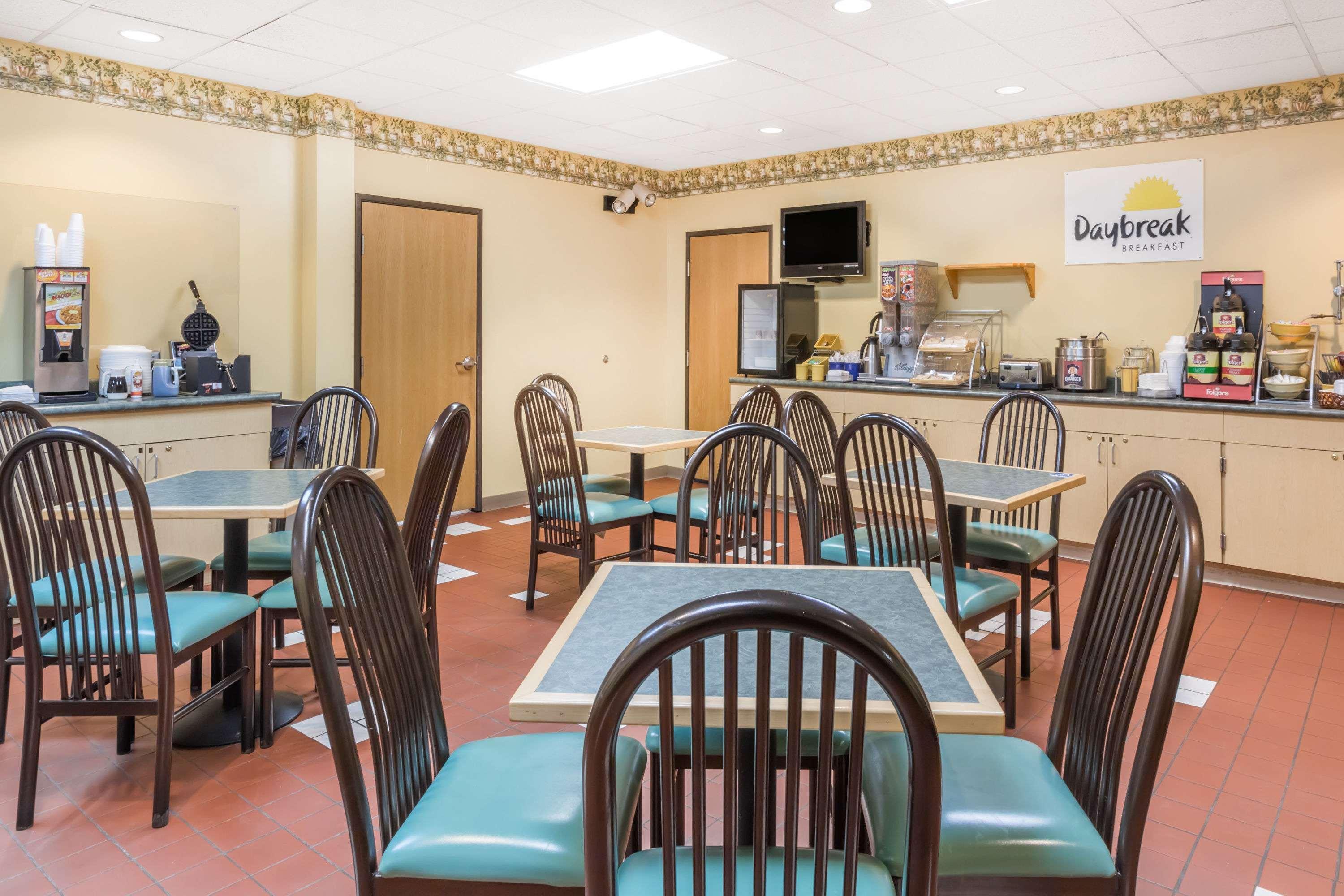 Days Inn & Suites By Wyndham Bridgeport - Clarksburg Dış mekan fotoğraf