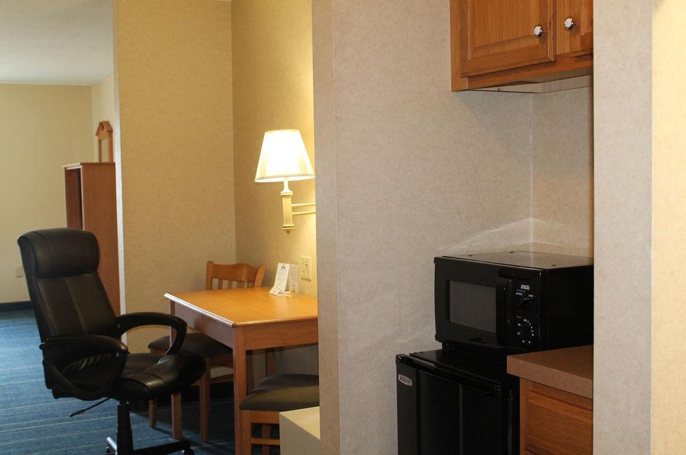 Days Inn & Suites By Wyndham Bridgeport - Clarksburg Dış mekan fotoğraf