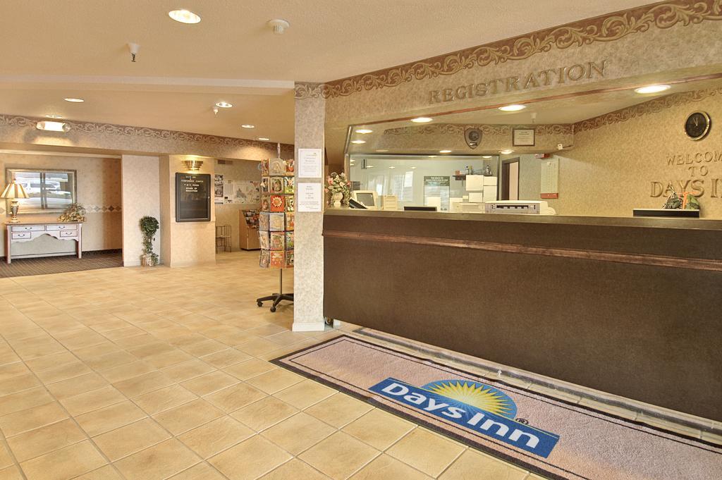 Days Inn & Suites By Wyndham Bridgeport - Clarksburg Dış mekan fotoğraf