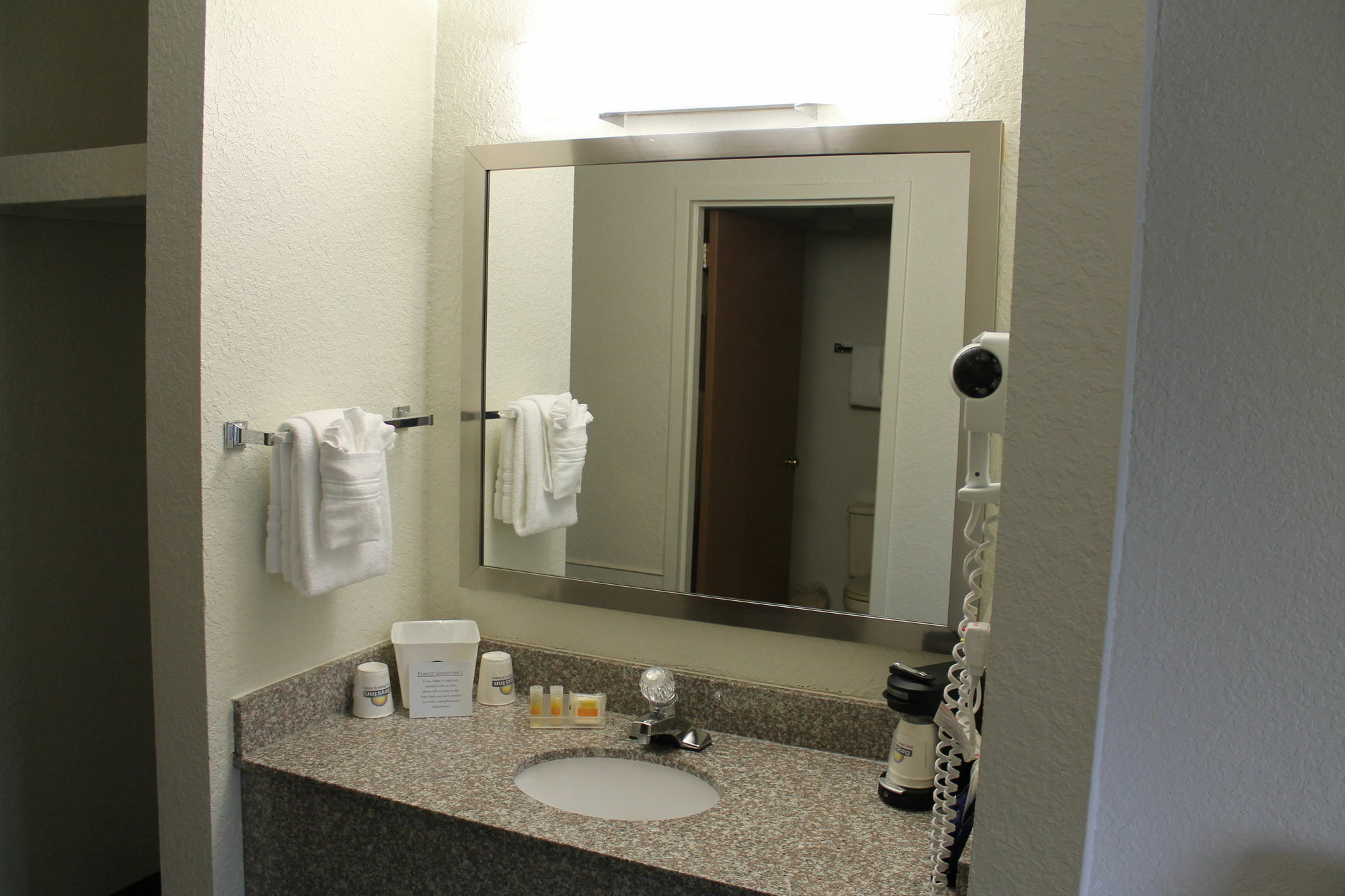 Days Inn & Suites By Wyndham Bridgeport - Clarksburg Dış mekan fotoğraf