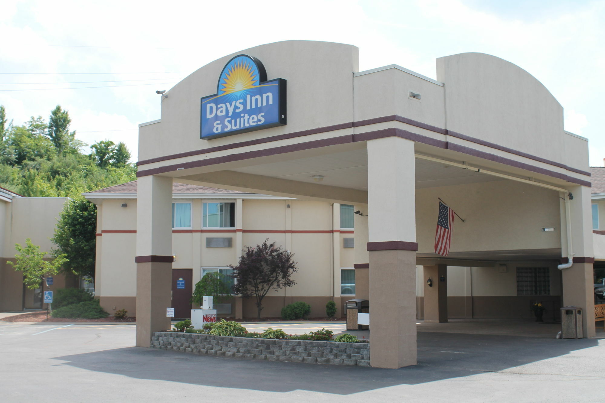 Days Inn & Suites By Wyndham Bridgeport - Clarksburg Dış mekan fotoğraf