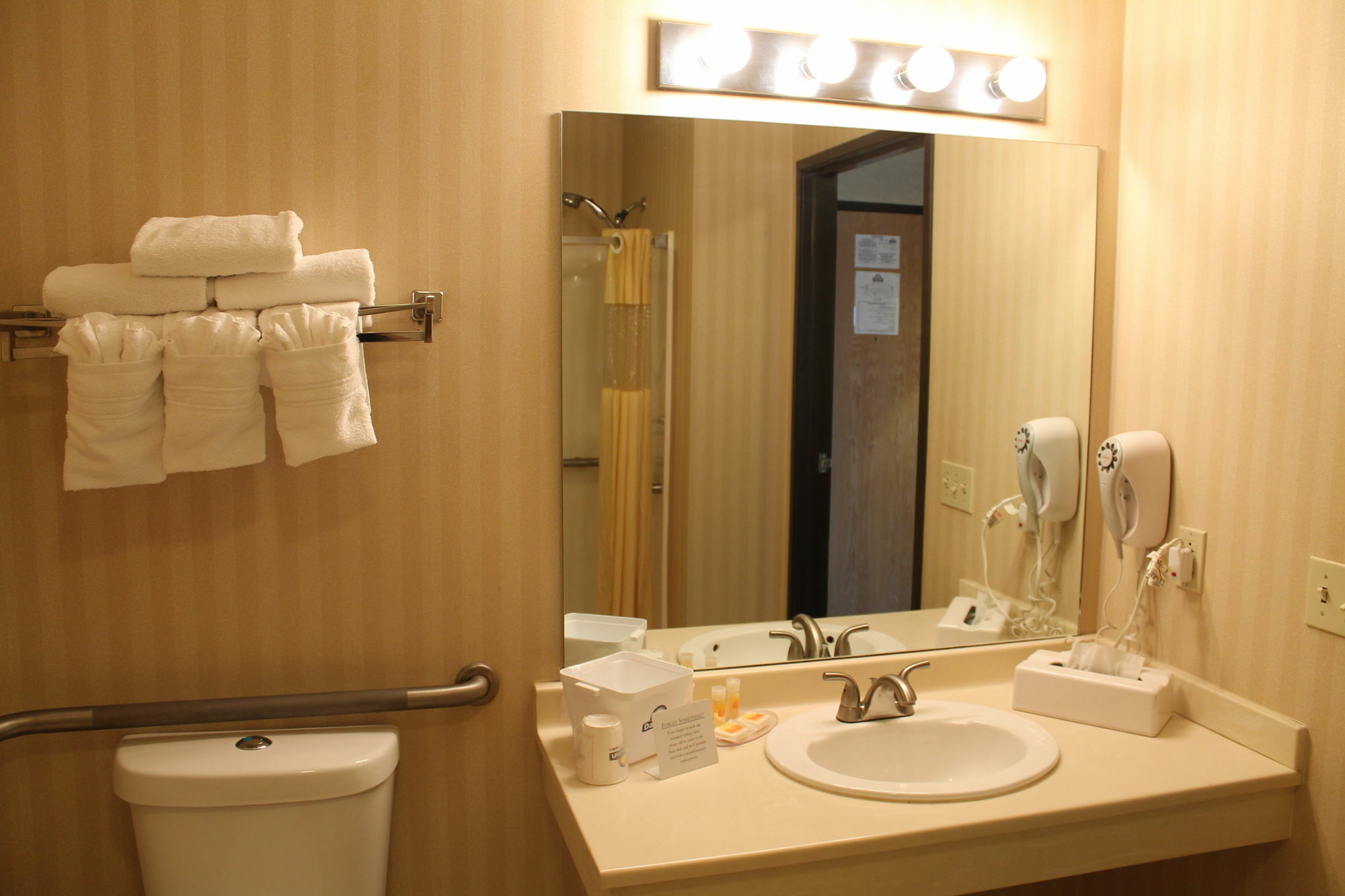Days Inn & Suites By Wyndham Bridgeport - Clarksburg Dış mekan fotoğraf