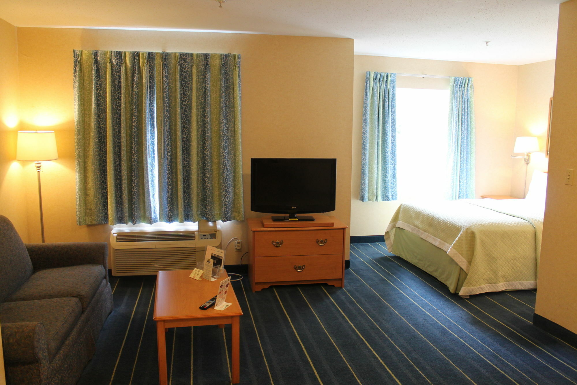 Days Inn & Suites By Wyndham Bridgeport - Clarksburg Dış mekan fotoğraf