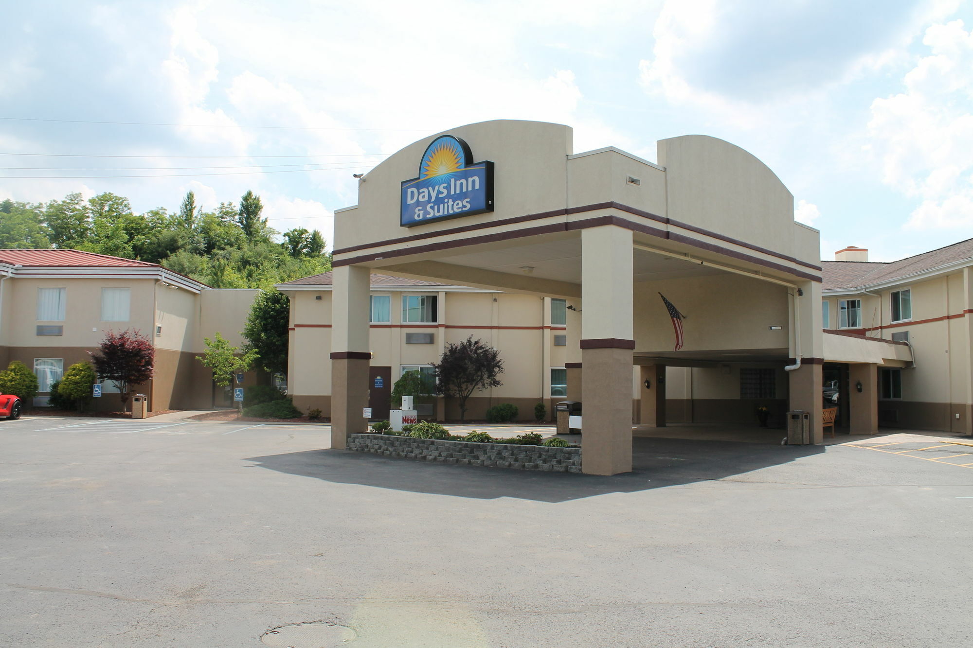 Days Inn & Suites By Wyndham Bridgeport - Clarksburg Dış mekan fotoğraf