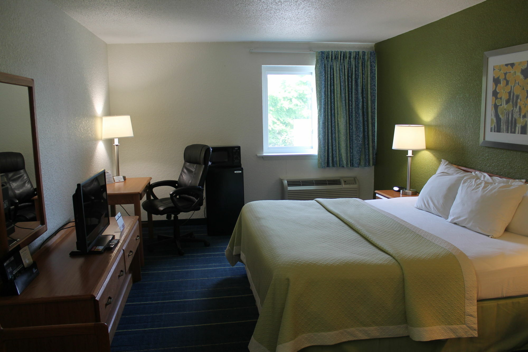 Days Inn & Suites By Wyndham Bridgeport - Clarksburg Dış mekan fotoğraf